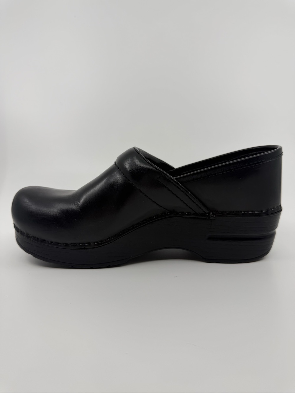 Black Leather Clogs Womens 36N US 5.5-6 Narrow Professional Comfort Shoes Dansko